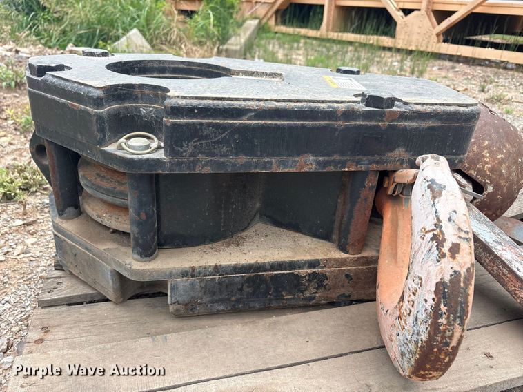 image for item EU5790 2006 Sterling L8500 Series crane truck