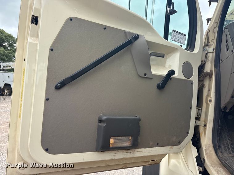 image for item EU5790 2006 Sterling L8500 Series crane truck