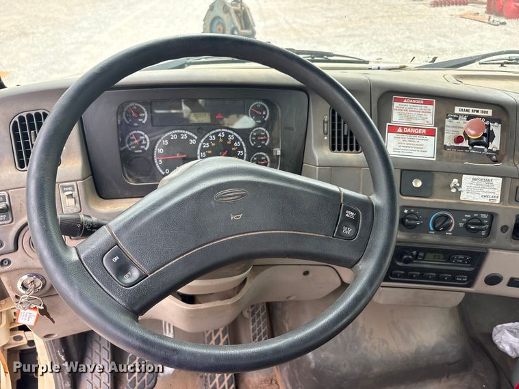 image for item EU5790 2006 Sterling L8500 Series crane truck