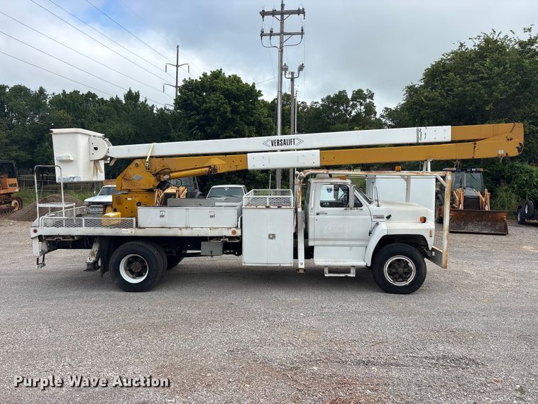 image for item EU5791 1991 Ford F800 bucket truck