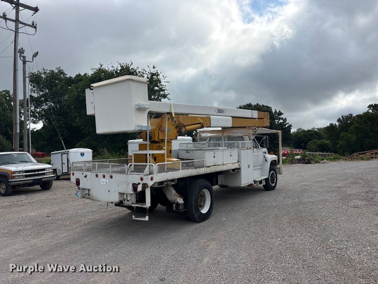 image for item EU5791 1991 Ford F800 bucket truck