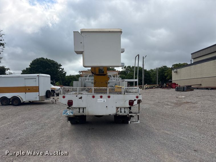 image for item EU5791 1991 Ford F800 bucket truck