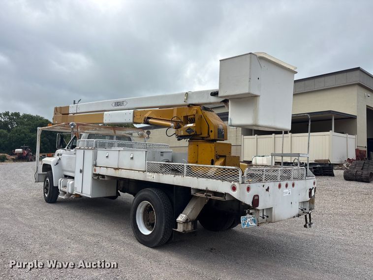 image for item EU5791 1991 Ford F800 bucket truck
