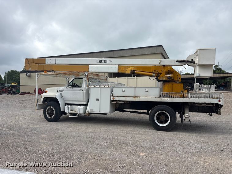 image for item EU5791 1991 Ford F800 bucket truck