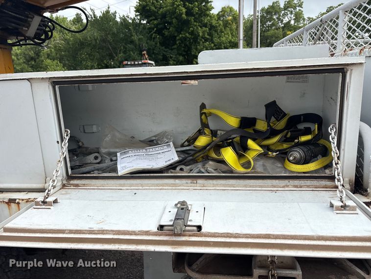 image for item EU5791 1991 Ford F800 bucket truck