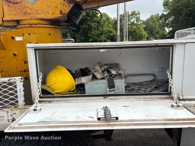 image for item EU5791 1991 Ford F800 bucket truck