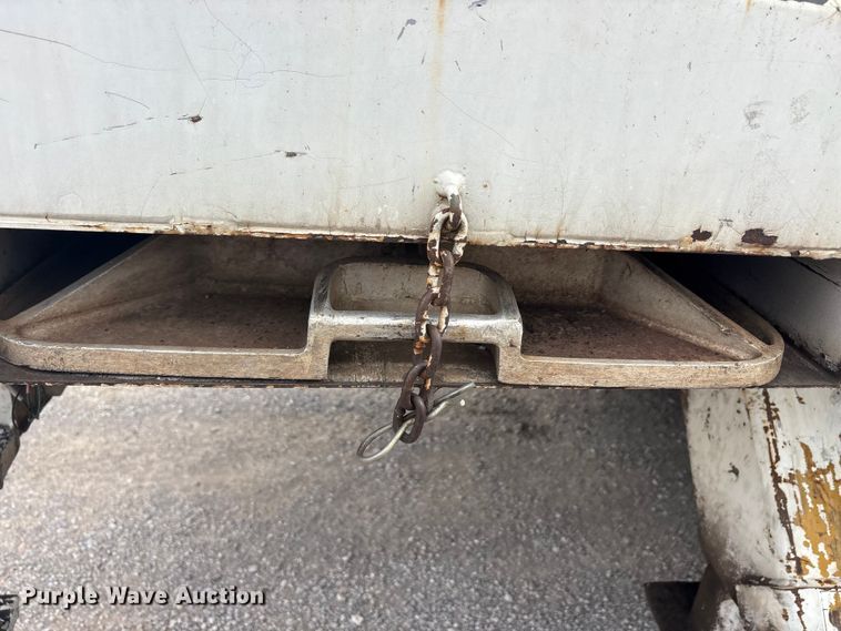 image for item EU5791 1991 Ford F800 bucket truck