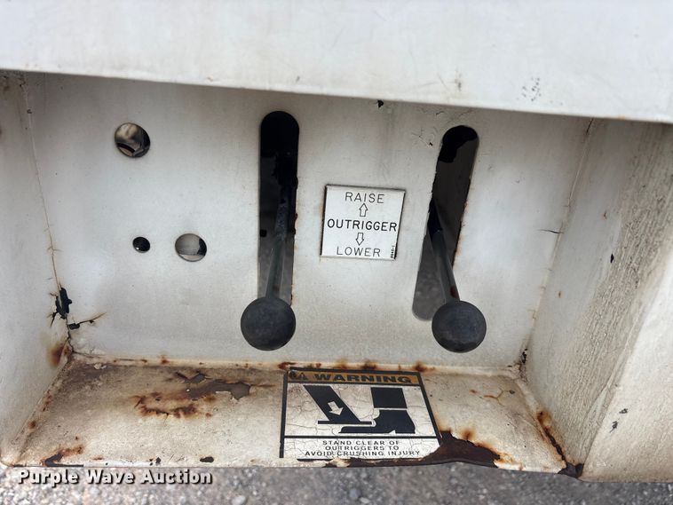 image for item EU5791 1991 Ford F800 bucket truck