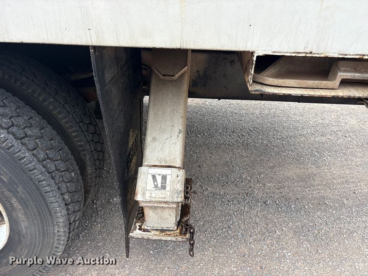 image for item EU5791 1991 Ford F800 bucket truck