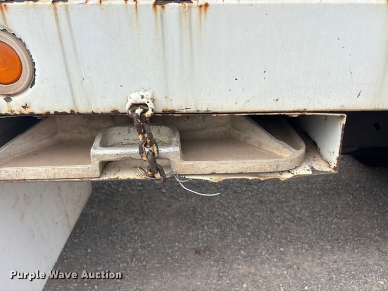 image for item EU5791 1991 Ford F800 bucket truck