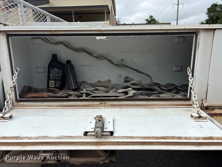 image for item EU5791 1991 Ford F800 bucket truck