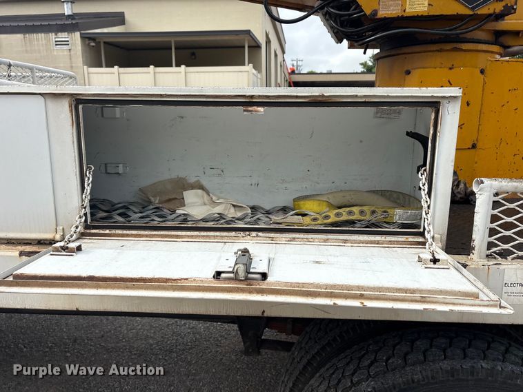 image for item EU5791 1991 Ford F800 bucket truck