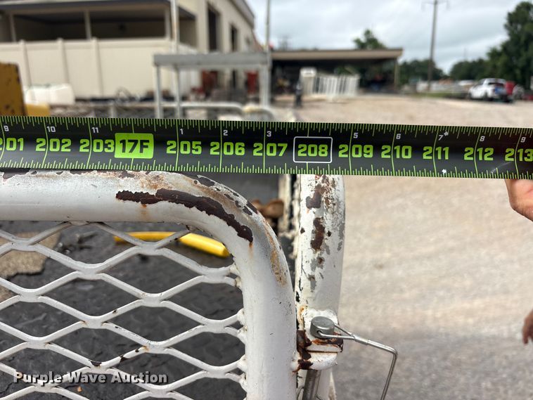 image for item EU5791 1991 Ford F800 bucket truck