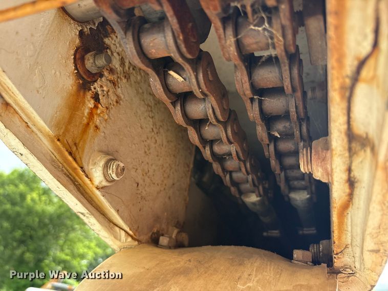 image for item EU5791 1991 Ford F800 bucket truck