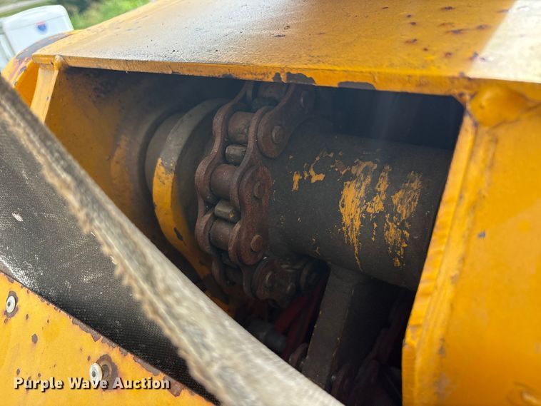 image for item EU5791 1991 Ford F800 bucket truck