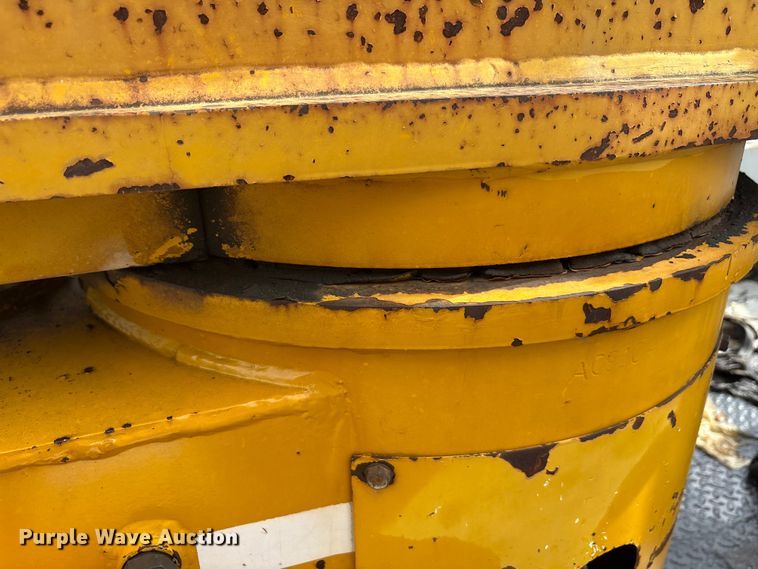 image for item EU5791 1991 Ford F800 bucket truck