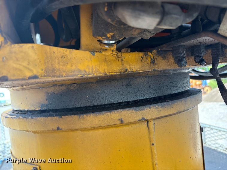 image for item EU5791 1991 Ford F800 bucket truck