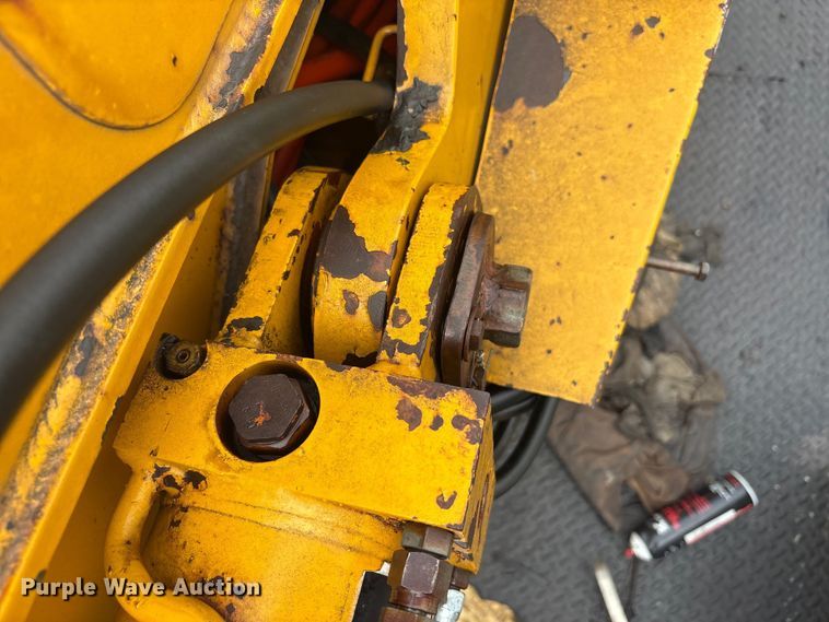 image for item EU5791 1991 Ford F800 bucket truck