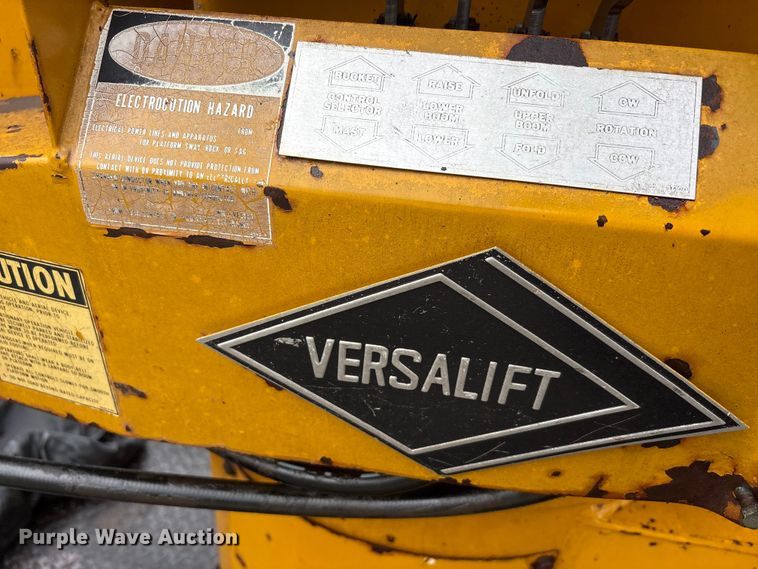 image for item EU5791 1991 Ford F800 bucket truck