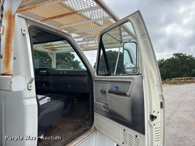 image for item EU5791 1991 Ford F800 bucket truck