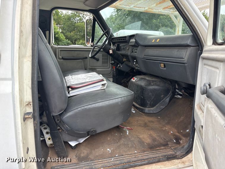 image for item EU5791 1991 Ford F800 bucket truck