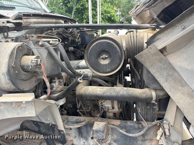 image for item EU5791 1991 Ford F800 bucket truck