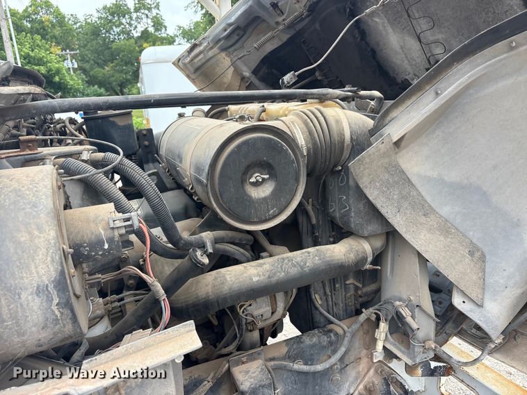 image for item EU5791 1991 Ford F800 bucket truck