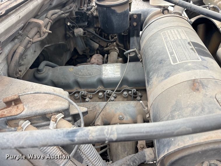 image for item EU5791 1991 Ford F800 bucket truck