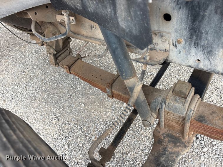 image for item EU5791 1991 Ford F800 bucket truck