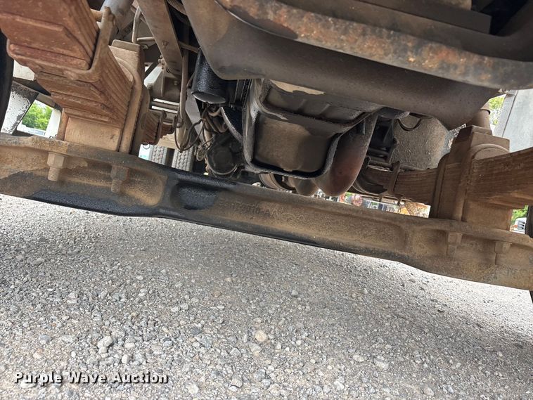 image for item EU5791 1991 Ford F800 bucket truck