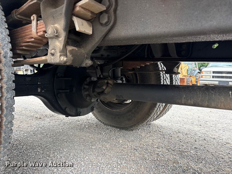 image for item EU5791 1991 Ford F800 bucket truck