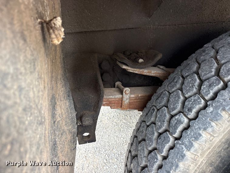 image for item EU5791 1991 Ford F800 bucket truck