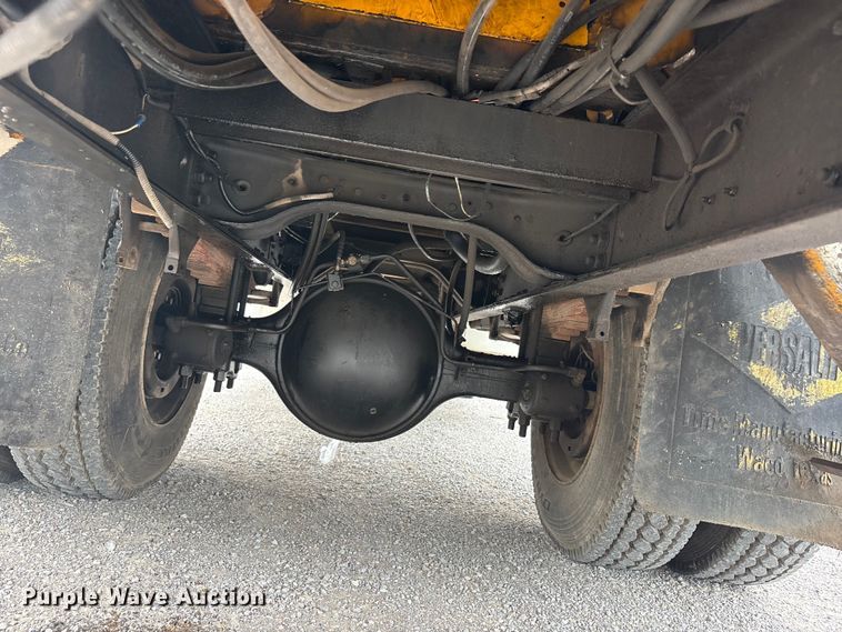 image for item EU5791 1991 Ford F800 bucket truck