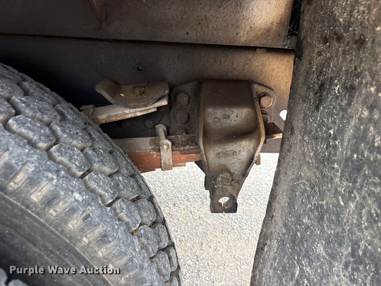 image for item EU5791 1991 Ford F800 bucket truck