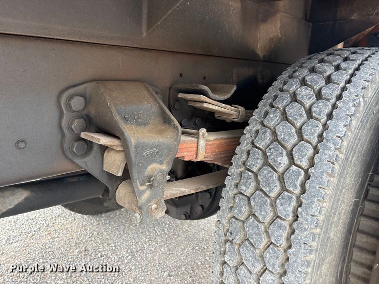 image for item EU5791 1991 Ford F800 bucket truck
