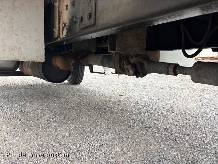 image for item EU5791 1991 Ford F800 bucket truck