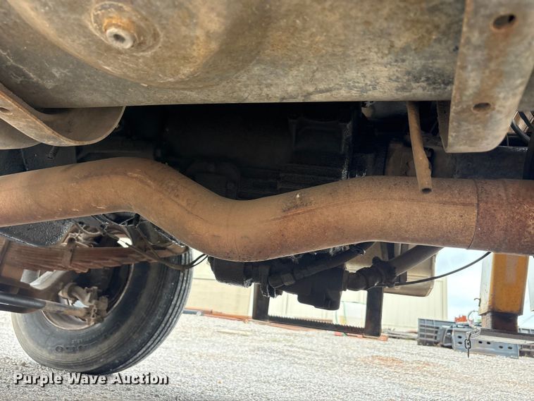 image for item EU5791 1991 Ford F800 bucket truck