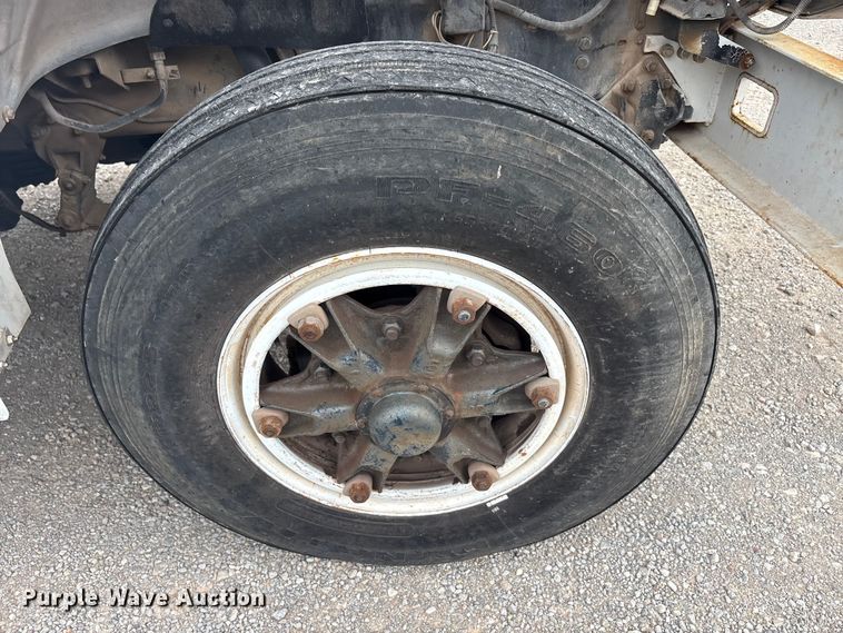 image for item EU5791 1991 Ford F800 bucket truck