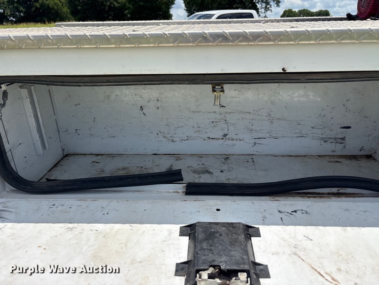 image for item EU5824 2013 Ford F250 Super utility bed pickup truck