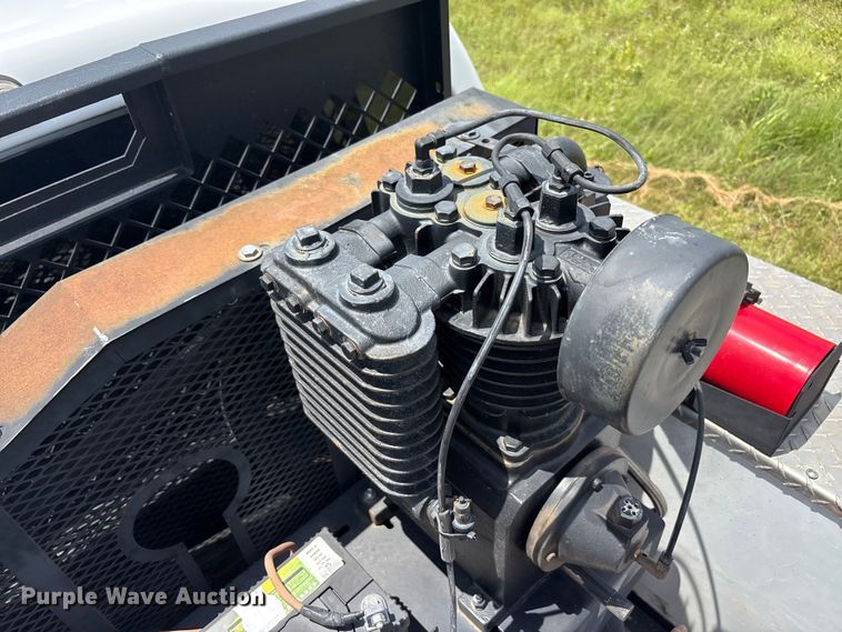image for item EU5824 2013 Ford F250 Super utility bed pickup truck