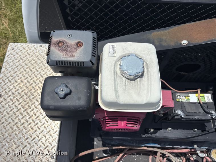 image for item EU5824 2013 Ford F250 Super utility bed pickup truck