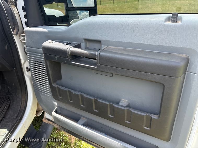 image for item EU5824 2013 Ford F250 Super utility bed pickup truck