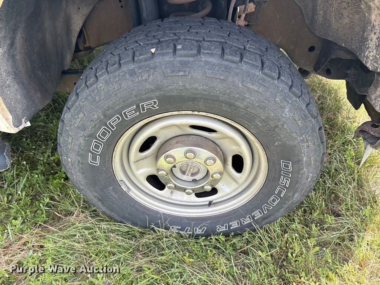 image for item EU5824 2013 Ford F250 Super utility bed pickup truck