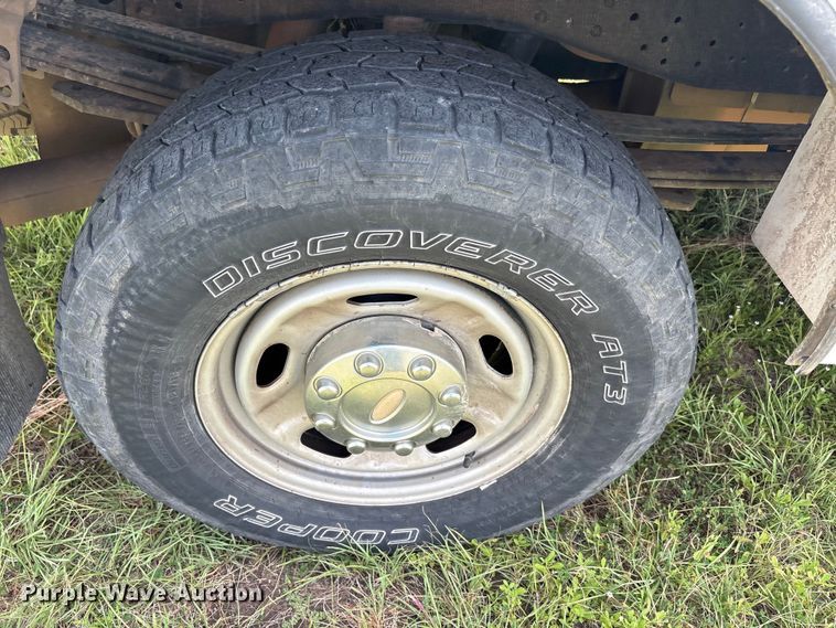 image for item EU5824 2013 Ford F250 Super utility bed pickup truck