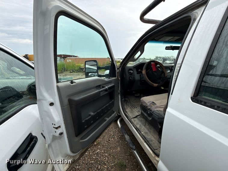 image for item EV6035 2012 Ford F250 Super Duty  Crew Cab bale bed pickup truck
