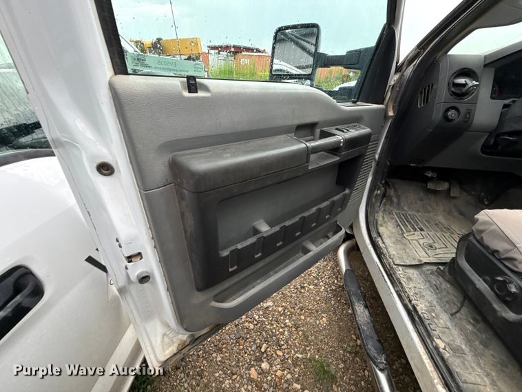 image for item EV6035 2012 Ford F250 Super Duty  Crew Cab bale bed pickup truck
