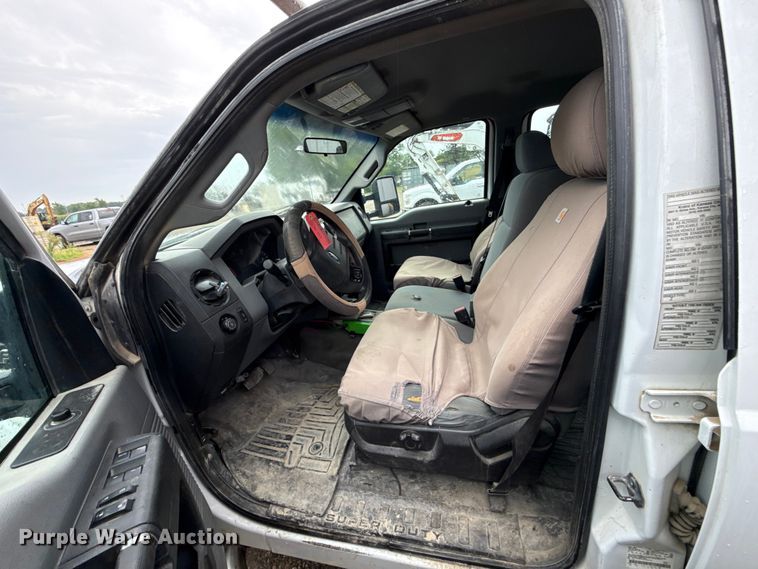 image for item EV6035 2012 Ford F250 Super Duty  Crew Cab bale bed pickup truck