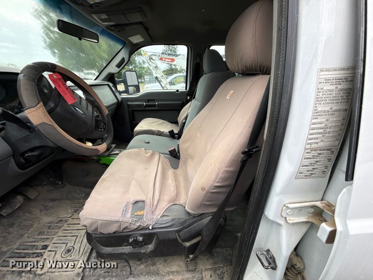 image for item EV6035 2012 Ford F250 Super Duty  Crew Cab bale bed pickup truck