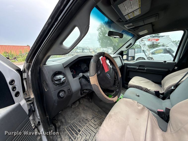 image for item EV6035 2012 Ford F250 Super Duty  Crew Cab bale bed pickup truck