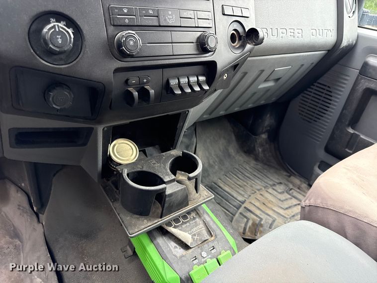image for item EV6035 2012 Ford F250 Super Duty  Crew Cab bale bed pickup truck